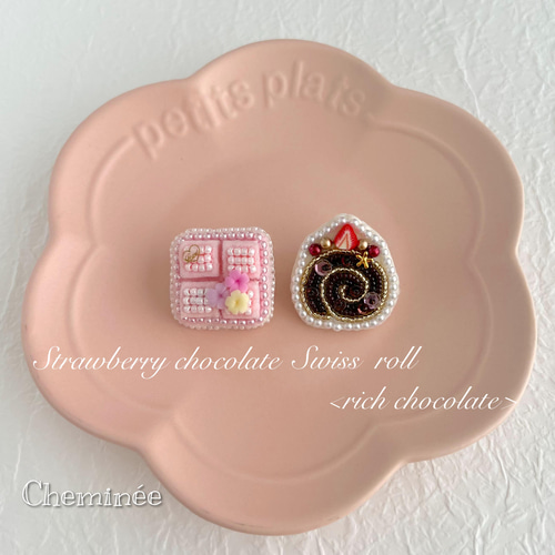 ビーズ刺繍♡いちごチョコ×ロールケーキのミニブローチ ブローチ 