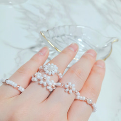 ＼メルティー ホワイト カラー ／ 韓国風 ビーズリング 指輪 5点セット 1枚目の画像