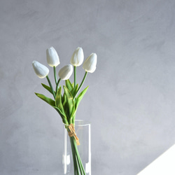 咲き続けるチューリップ(ホワイト)　マジカルウォーター　癒しのフラワーインテリア 2枚目の画像