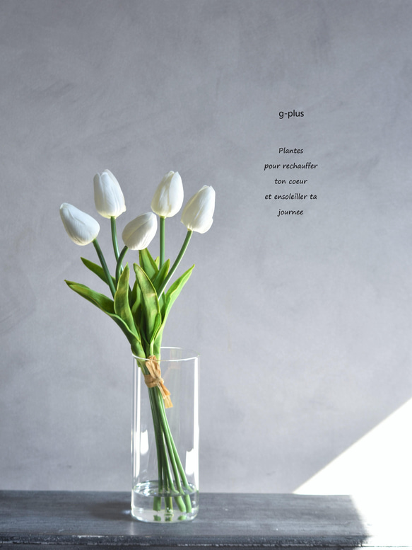 咲き続けるチューリップ(ホワイト)　マジカルウォーター　癒しのフラワーインテリア 1枚目の画像