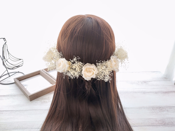 ヘッドドレス 髪飾り＊結婚式 成人式 卒業式~プリザーブドローズ かすみ草~ホワイト 白 11本 1枚目の画像