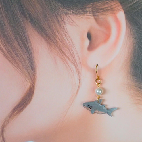 さめのピアス（イヤリング変更可能） ピアス（フック・チェーン） 碧野