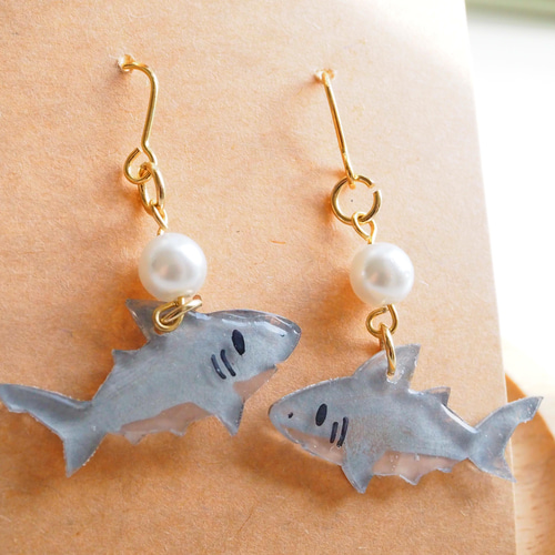 さめのピアス（イヤリング変更可能） ピアス（フック・チェーン） 碧野