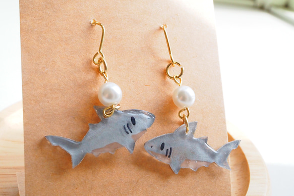 さめのピアス（イヤリング変更可能） ピアス（フック・チェーン） 碧野