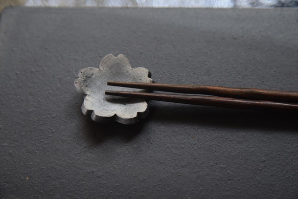 手作り瓦　桜の箸置き　5個セット　春のおもてなしに 1枚目の画像