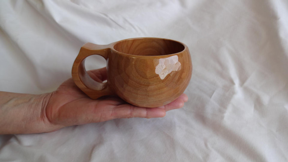 　春はさくら　の一木彫りコーヒーカップ 2枚目の画像