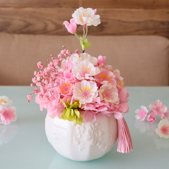 ラスト1点まるい花器の桜アレンジメント/タッセル付き（無料ギフト