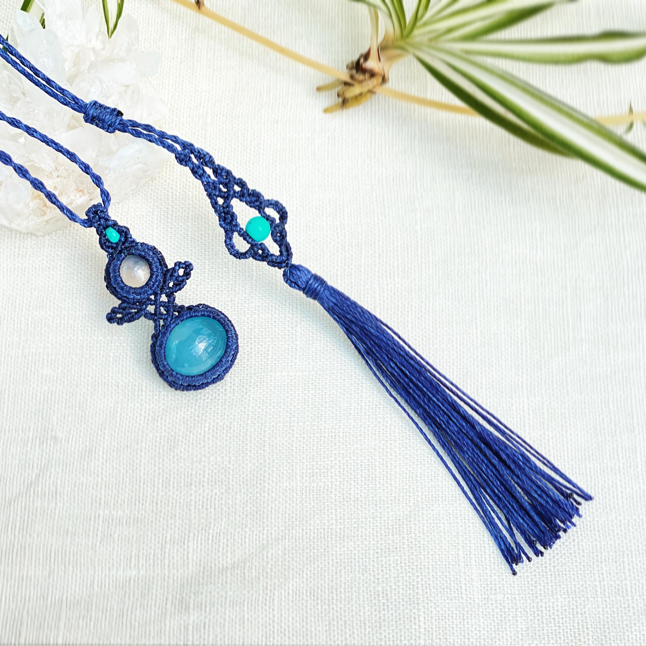 アクアマリンとホワイトカルセドニーのネックレス〜水が奏でる海の思い出〜