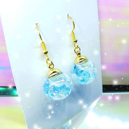 ꫛꫀꪝ✨液体ガラスドーム スワロフスキー スノードーム ピアス しゃぼんだま ピアス（フック・チェーン） 液体ガラスドームK  通販｜Creema(クリーマ) 13351808