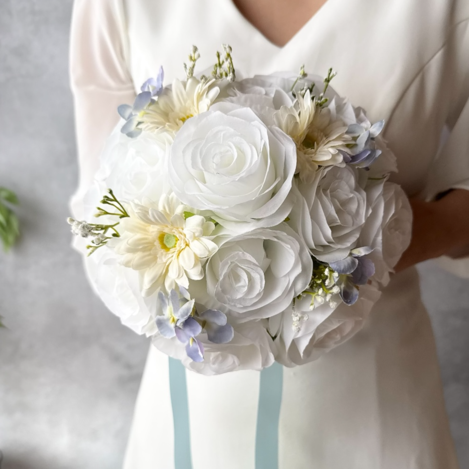 【送料無料】白ガーベラ×水色ラウンドブーケ☆ブートニア