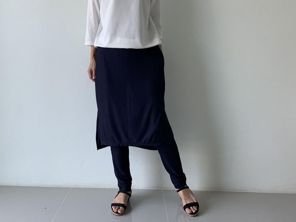 気持ちいい。とろけるような、とろみ素材が作る大人の春夏レギンス&スカート 紺色　LGSKTR 5枚目の画像
