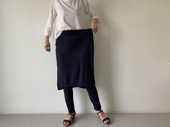 気持ちいい。とろけるような、とろみ素材が作る大人の春夏レギンス&スカート 紺色　LGSKTR 3枚目の画像