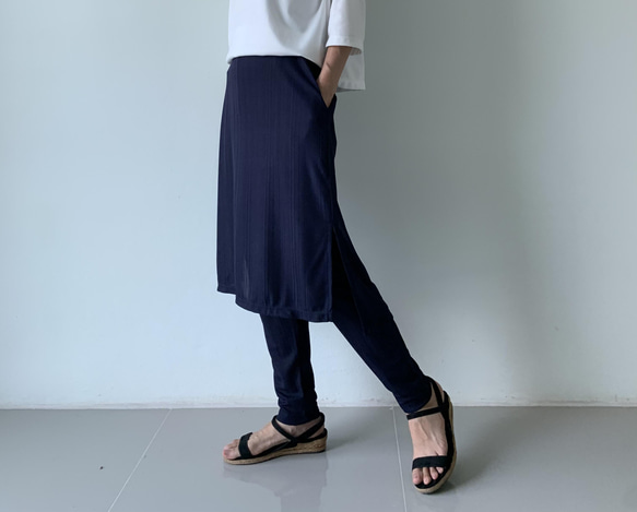 気持ちいい。とろけるような、とろみ素材が作る大人の春夏レギンス&スカート 紺色　LGSKTR 8枚目の画像