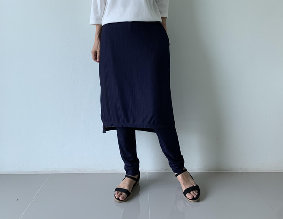 気持ちいい。とろけるような、とろみ素材が作る大人の春夏レギンス&スカート 紺色　LGSKTR 11枚目の画像