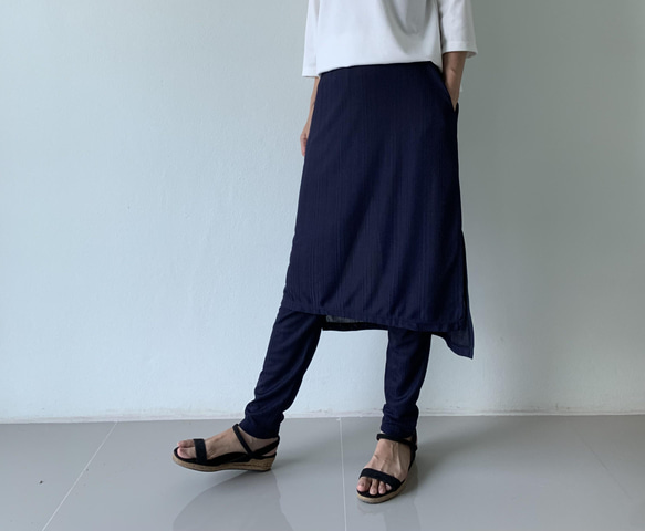 気持ちいい。とろけるような、とろみ素材が作る大人の春夏レギンス&スカート 紺色　LGSKTR 7枚目の画像