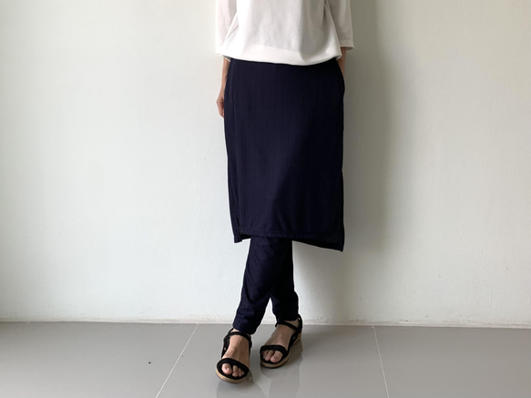 気持ちいい。とろけるような、とろみ素材が作る大人の春夏レギンス&スカート 紺色　LGSKTR 2枚目の画像