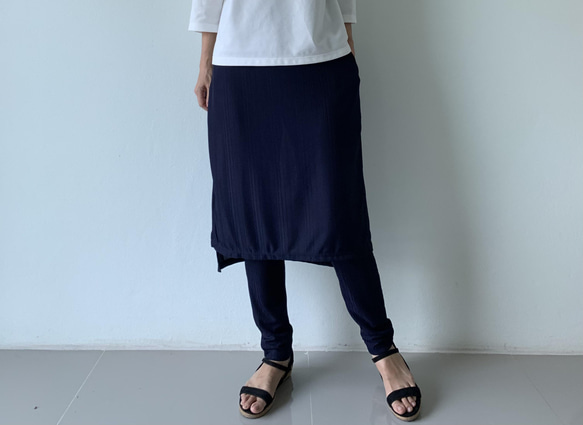 気持ちいい。とろけるような、とろみ素材が作る大人の春夏レギンス&スカート 紺色　LGSKTR 10枚目の画像