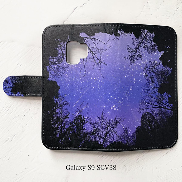 從森林仰望夜空（紫色天空）筆記本型 iPhone 手機殼 智能手機殼 兼容所有型號 iPhone14 第9張的照片
