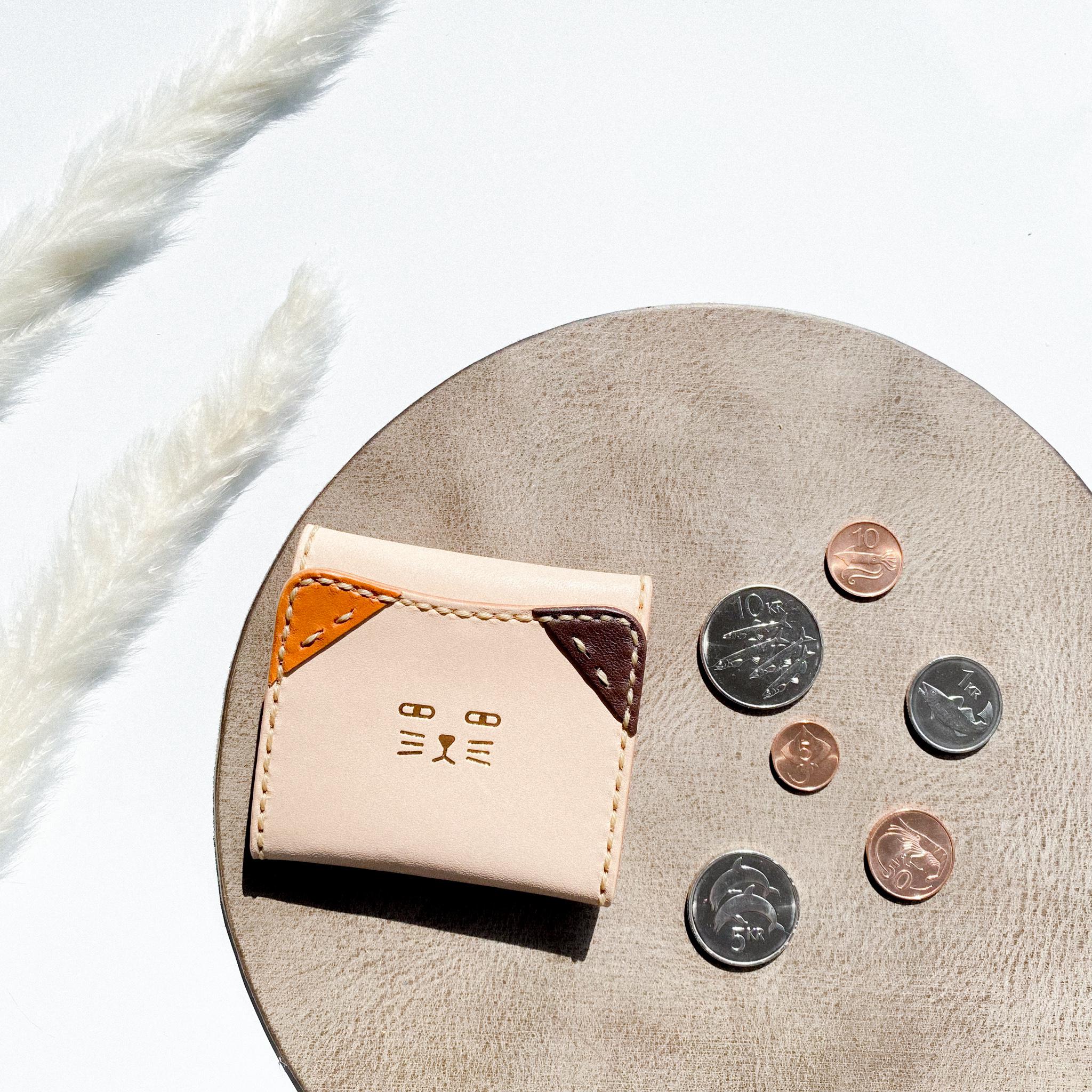 にゃんこのヌメ革コインケース・三毛猫《名入れ対応》