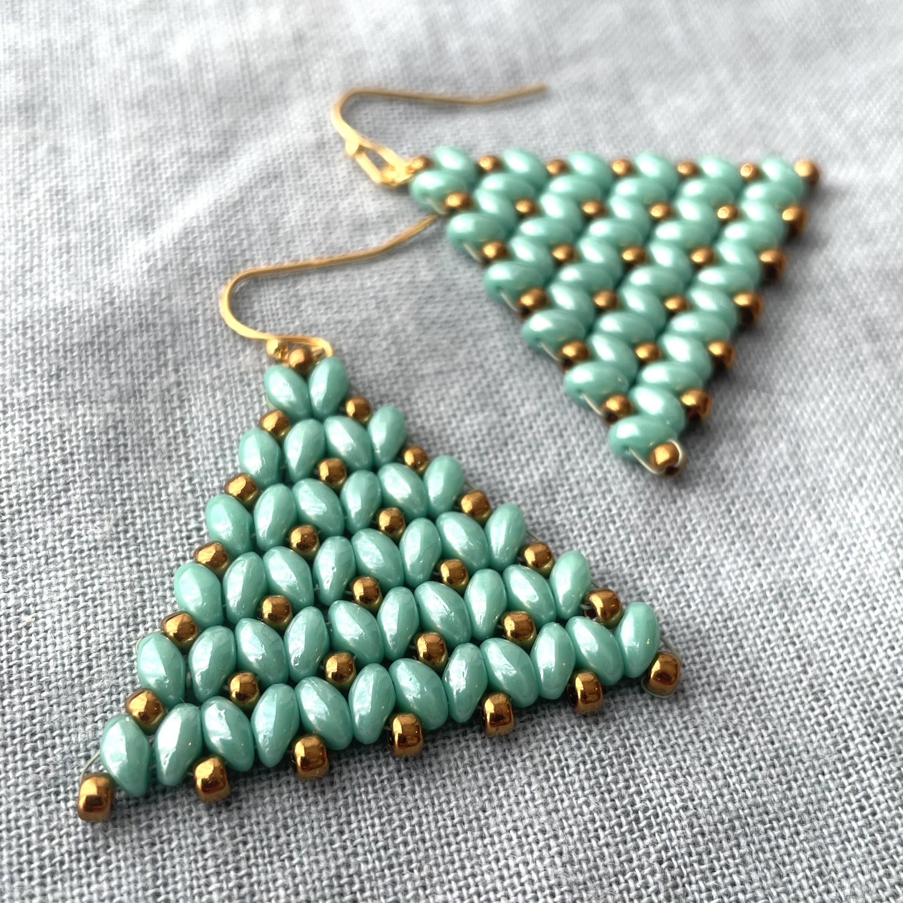 チェコビーズ　ツイン大きな三角　ターコイズ／ブロンズ　ピアス／イヤリング　サージカルステンレス　アレルギー対応