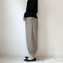 □再販大人気！グレンチェックカフスバルーンパンツ　ベージュ×茶色/オフ白×黒　★ポケット付　丈調節可能　ウエストゴム 5枚目の画像