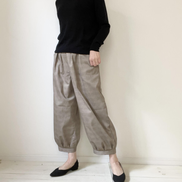 □再販大人気！グレンチェックカフスバルーンパンツ　ベージュ×茶色/オフ白×黒　★ポケット付　丈調節可能　ウエストゴム 7枚目の画像