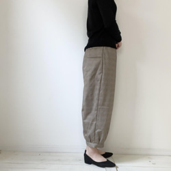 □再販大人気！グレンチェックカフスバルーンパンツ　ベージュ×茶色/オフ白×黒　★ポケット付　丈調節可能　ウエストゴム 4枚目の画像