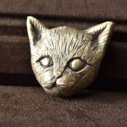 真鍮 子猫のブローチ 【アンティーク風の猫ちゃんアクセサリー】 6枚目の画像