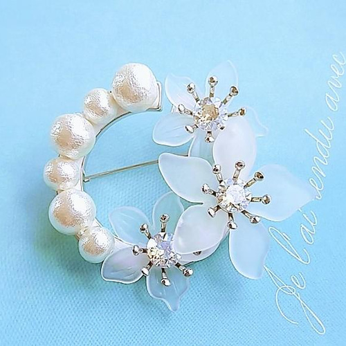 René 花形ブローチ クリスタル René 花形ブローチ クリスタル 美品✨Rene クリスタルブローチ