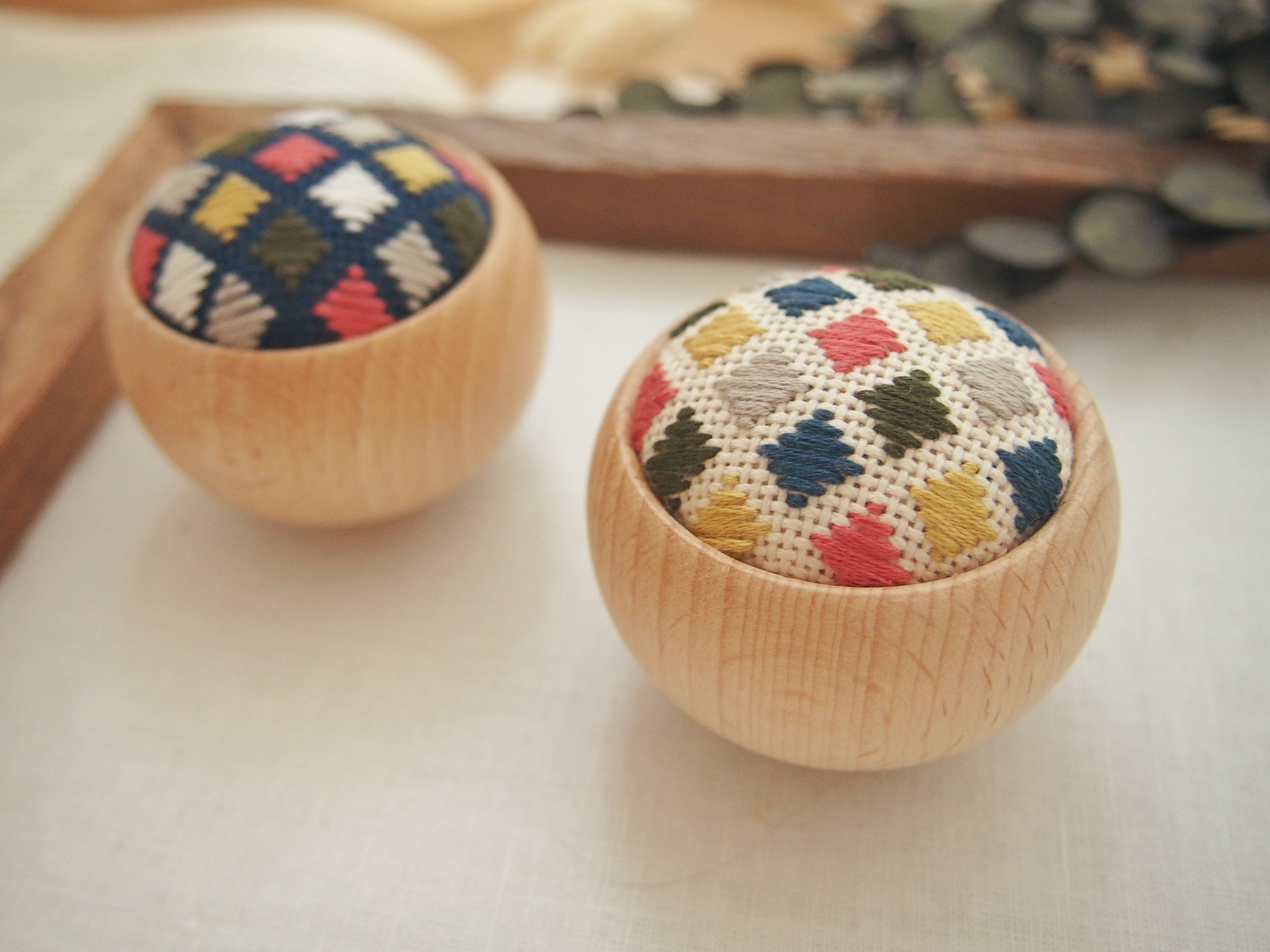 あごのせクッション　現品限り　ヌビ　刺繍タグ付き