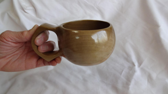 　朴の木の丸っこい一木彫りコーヒーカップ 3枚目の画像