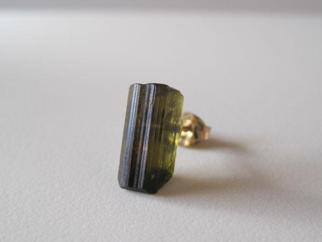 エピドートの結晶ピアス／Pakistan 片耳 14kgf