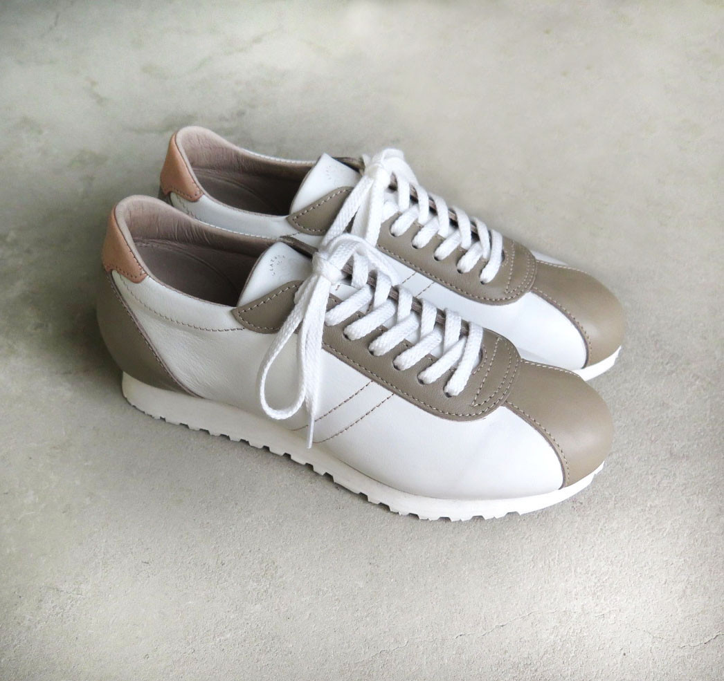 【人気のナチュラルカラー】クラシックなデザインと本革の上質感！EMAのスニーカー/つくし×ホワイト