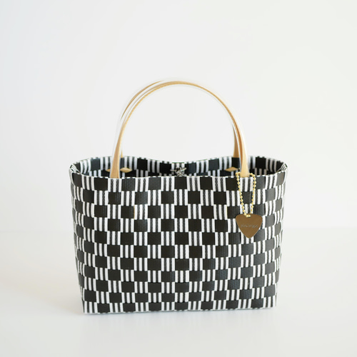 ストライプデザインのかごバッグ Let's make a basket bag with a cute pattern using a striped