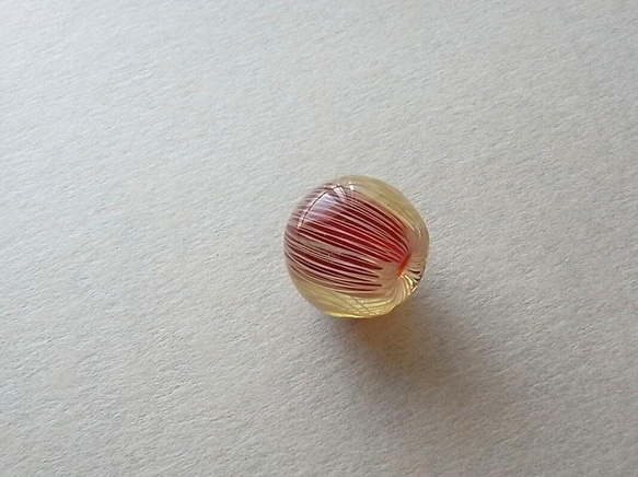 ひだ紋球・りんご２・ガラス製・とんぼ玉 1枚目の画像