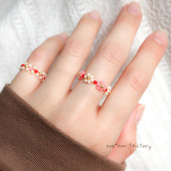 ビーズリング ✧ バレンタイン strawberry ✧ 小さなお花のぷちリング (指輪) 4枚目の画像