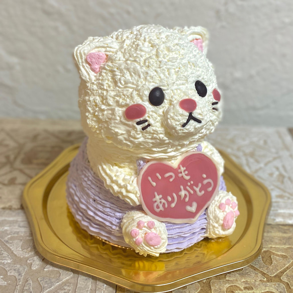 白い子猫の立体ケーキ　誕生日　記念日　ねこ　猫　<ご希望のお日にち•時間帯をご指定下さい> 2枚目の画像