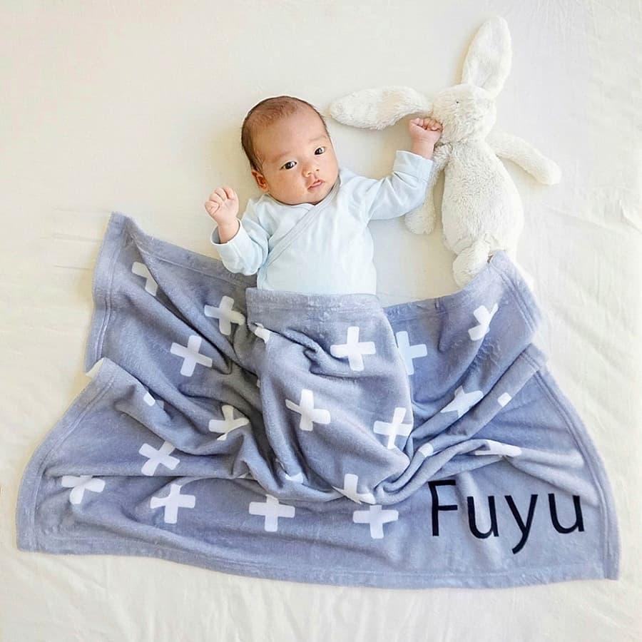 出産祝い 名前入りブランケット クロス・グレー