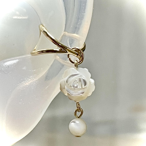 真珠貝の白薔薇イヤーカフ イヤーカフ kame-mama 通販｜Creema 