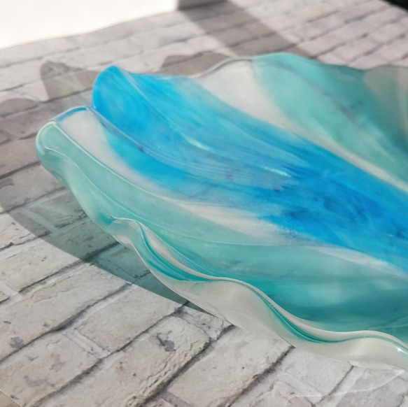 晴れやかブルー2023　ガラス製シェルプレート　貝殻型のガラス皿　オブジェとして飾っても 4枚目の画像