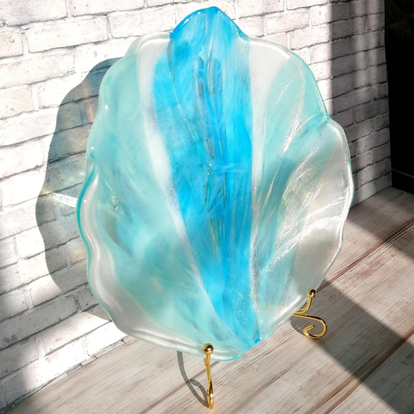 晴れやかブルー2023　ガラス製シェルプレート　貝殻型のガラス皿　オブジェとして飾っても 2枚目の画像