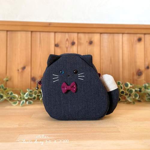 受注制作 】『オッドアイの黒ねこポーチ☆しっぽの先だけ白い
