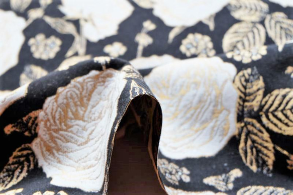 フランスより！『ホワイト・ローズ　ジャガード織り』～70×50cm単位でカット～ 4枚目の画像