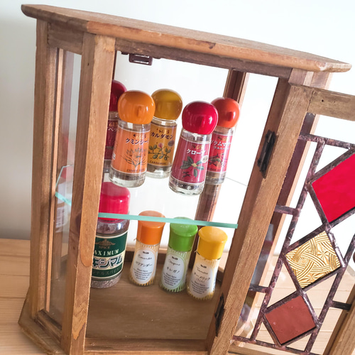 木製キャビネット ステンドグラス付き ステンドグラス アンティーク調ガラス窓つき 木製ミニ