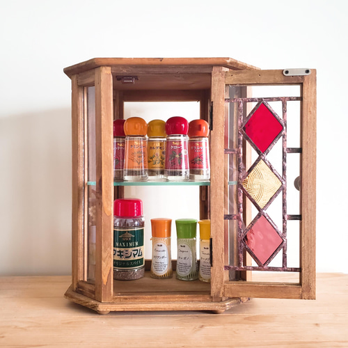 ステンド調　アンティーク　キャビネット　ガラス扉　ガラス戸棚　レトロ　インテリア キャビネット ガラス扉 ガラスキャビネット アンティーク スリム 木製