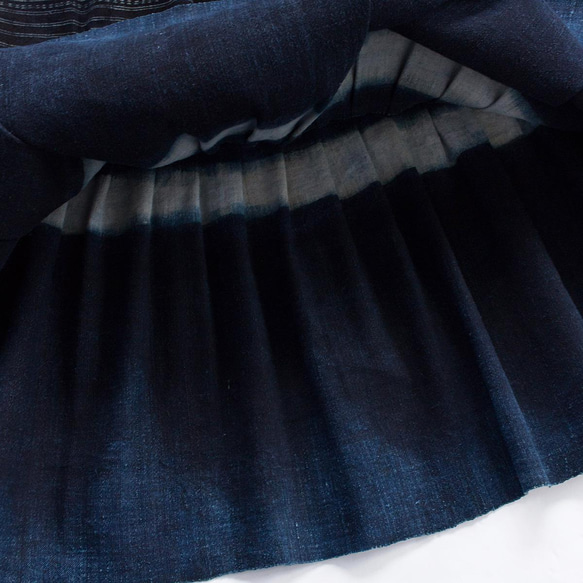 モン族藍染めヘンプロングスカート 2　エスニックスカート*85cm丈*民族古布 8枚目の画像