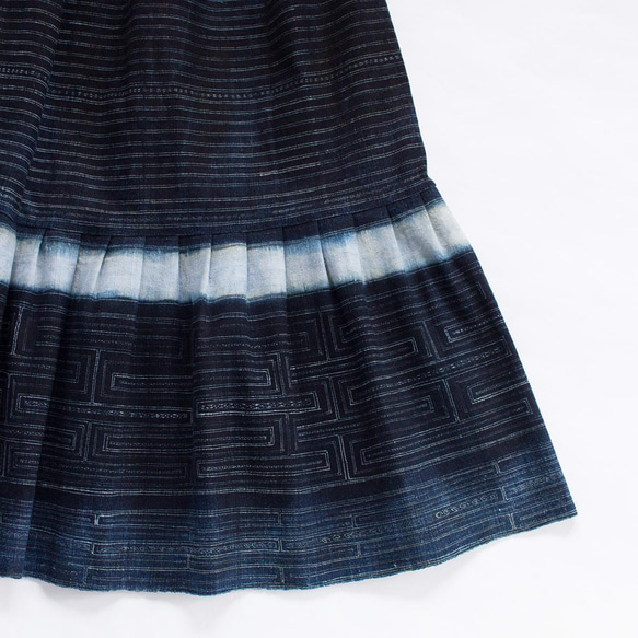 モン族藍染めヘンプロングスカート 2　エスニックスカート*85cm丈*民族古布 2枚目の画像