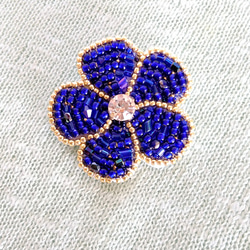 コバルトブルー　お花のビーズ刺繍ブローチ＊ＡＹＡ工房 3枚目の画像