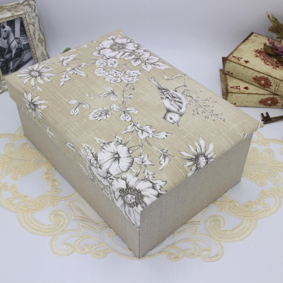 【受注制作】フランス製 トワルドジュイ　２段ツールボックス / 裁縫箱 （花と小鳥のリフレイン / ベージュ） 9枚目の画像