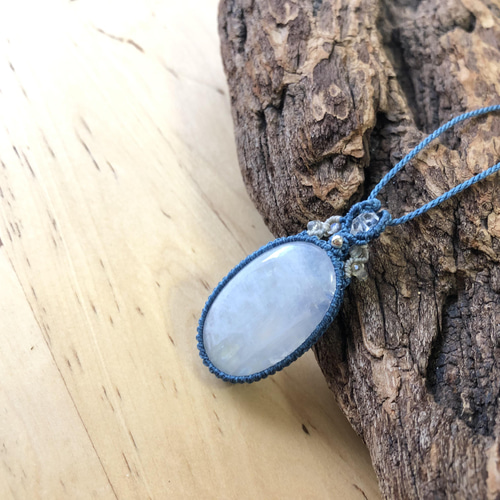 ホワイトラブラドライトのマクラメ編みネックレス☆ ネックレス